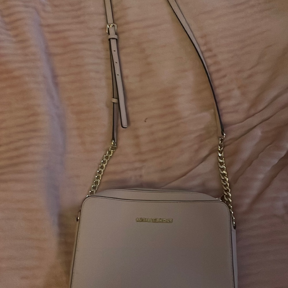 Mickael kors bag worn 1 time
